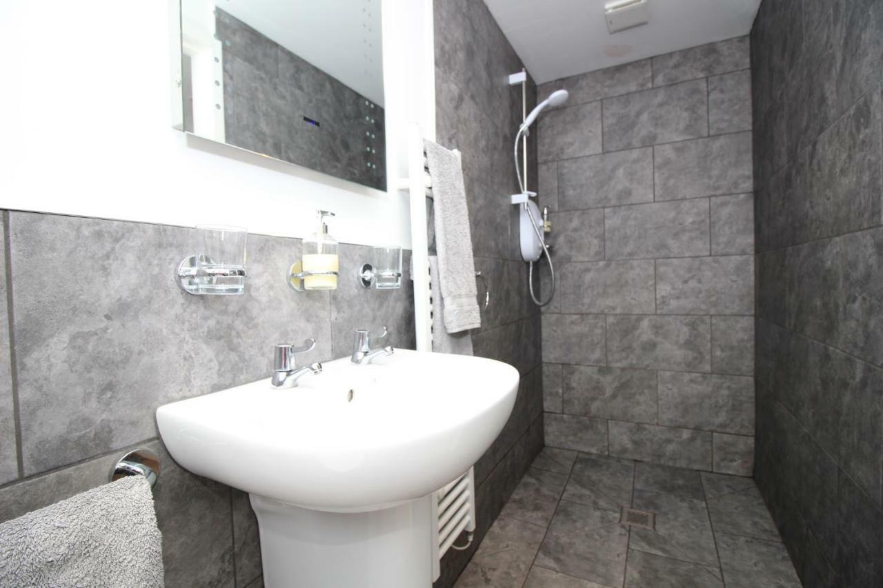 Beautiful Modern Apartment In Bath Kültér fotó
